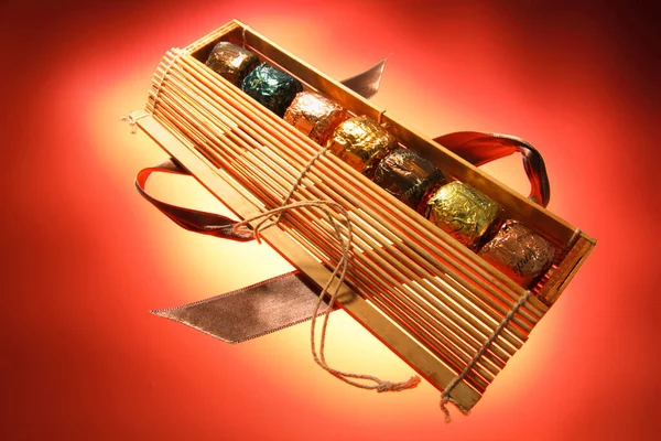Коробка Шоколадных Конфет Теплом Фоне — стоковое фото