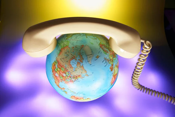 Telephone Receiver Globe — Stock Photo, Image