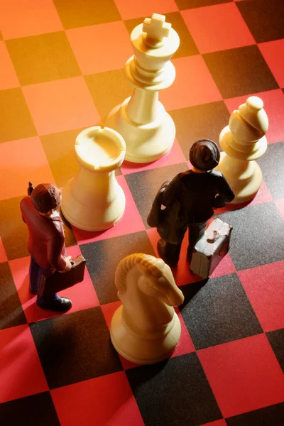 Miniaturní Podnikatelé Šachové Figurky — Stock fotografie