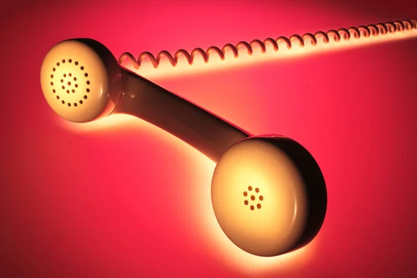 Penerima Telepon Latar Belakang Merah — Stok Foto