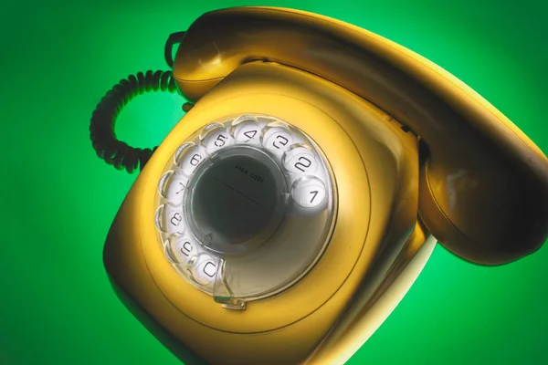 Крупним Планом Телефон Зеленому Тлі — стокове фото