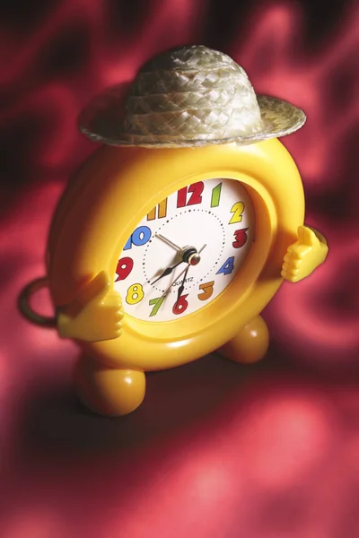 Zegar Zabawkami Ciepłym Tle Obraz Stockowy