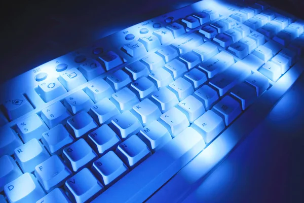 计算机键盘在温暖的色调 图库图片