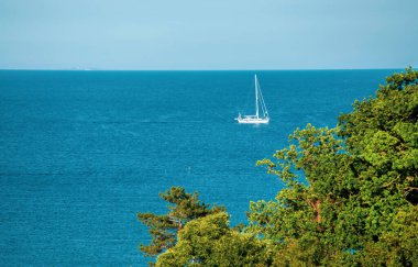 Danimarka 'nın Bornholm sahilleri yaz günü