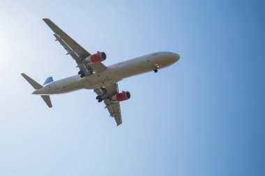 Kopenhag Havaalanına ticari bir uçağın inişi.