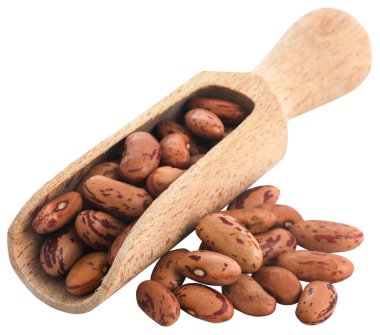 Pinto fasulyesi ya da benekli fasulye yakın çekim ahşap kepçe