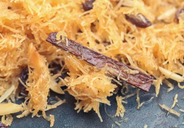 Taze pişmiş lezzetli vermicelli yemeye hazır.