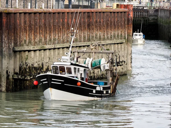 Fischerboot Verlässt Eine Schleuse Treport Einer Gemeinde Departement Seine Maritime — Stockfoto