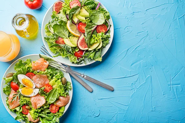 Fresh Green Lettuce Salads Smoked Salmon Cherry Tomatoes Egg Avocado — Stok fotoğraf