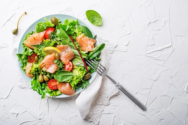 Fresh Green Salad Smoked Salmon Cherry Tomatoes Capers White Table — Stock Photo, Image