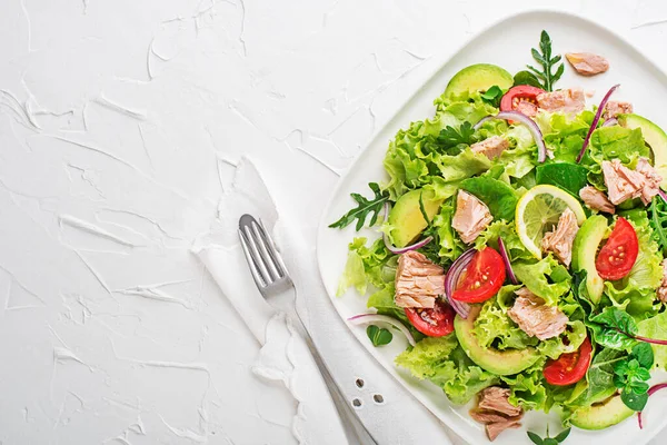 Fresh Green Leafy Salad Tuna Avocado Tomato White Table Background — Stockfoto