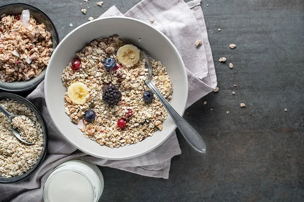 Bowl Muesli Served Fresh Fruit Nuts Milk Oatmeal Plate Healthy — Stock Photo, Image