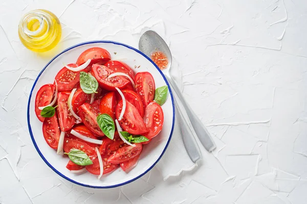 Fresh Tomato Salad Onion Basil White Table Background Concept Tasty — Foto de Stock