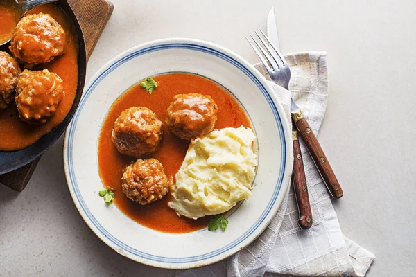 Fried Meatballs Braised Tomato Sauce Served Mashed Potatoes White Table — 스톡 사진