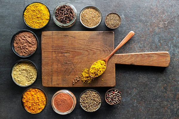 Coloridas Hierbas Especias Para Cocinar Platos Indios Especias Indias Sobre —  Fotos de Stock