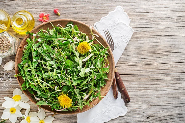 Fresh Dandelion Salad Dressing Healthy Spring Food Concept — Stock Photo, Image