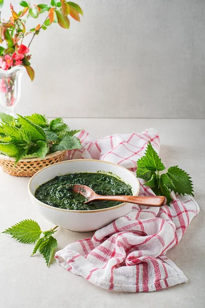 Nettle Leaves Healthy Dish Bright Table Background Spring Healthy Detox — Stock Photo, Image