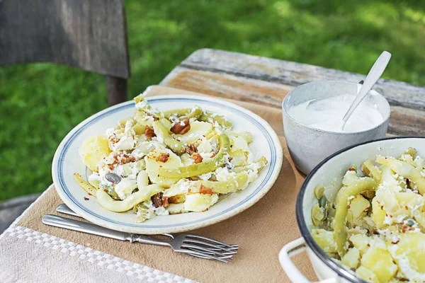 Παραδοσιακό Σλοβενικό Πιάτο Πράσινα Φασόλια Κίτρινα Φασόλια Πατάτες Dressing Cracknels — Φωτογραφία Αρχείου