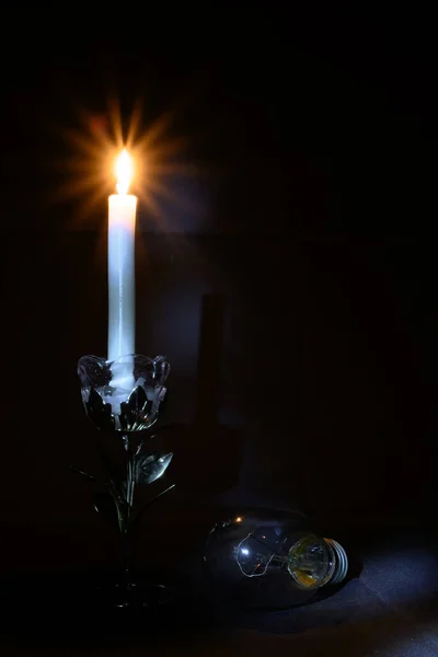 Gece Karanlığında Mum Parlak Lamba — Stok fotoğraf