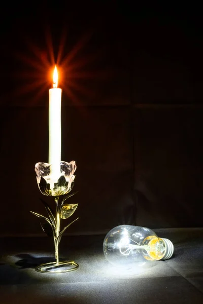 Gece Karanlığında Mum Parlak Lamba — Stok fotoğraf
