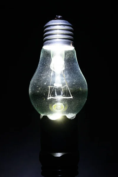Elsötétített Kialudt Lámpa Sötétben Fekete Alapon — Stock Fotó