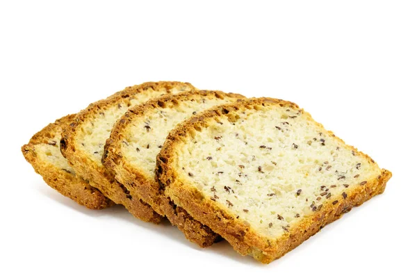 白い背景の景色に亜麻の種子が閉じられた小麦の白いパンのスライス — ストック写真