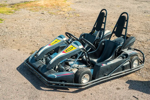 Twin Kart Racing För Två Ett Lopp Spår Klar Solig — Stockfoto