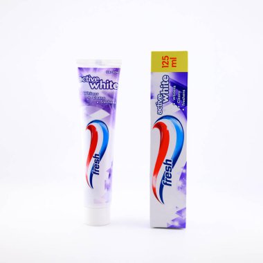 nane ferahlatıcı florür diş macunu 125 ml tüp ve karton 