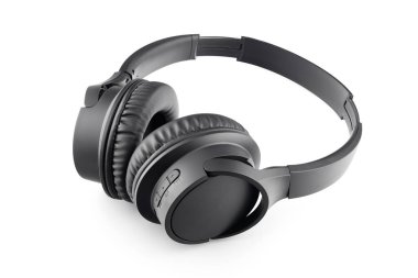 müzik ve çevrimiçi iletişim ve çağrılar için kablosuz siyah büyük dijital stereo kulaklıklar, müzik alanında modern teknolojiler, beyaz arka planda izole edilmiş, yakın plan