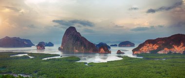 Samet Nangshe Bakış Alanı 'nda güzel bir gün batımı. Tayland