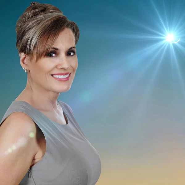 Portrait Beautiful Mature Woman Wearing Gray Dress Beautiful Sky Background — Stock Photo, Image