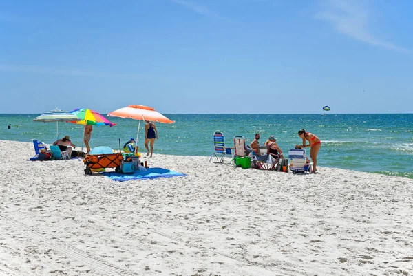Gulf Shores Usa Mayo 2023 Gente Disfrutando Hermoso Día Soleado — Foto de Stock