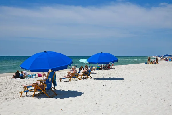 Gulf Shores Usa 2023年5月3日 人们在墨西哥湾海湾海岸享受美丽的阳光灿烂的一天 免版税图库照片