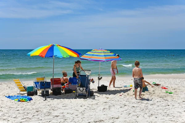 Gulf Shores Usa Mayo 2023 Gente Disfrutando Hermoso Día Soleado — Foto de Stock