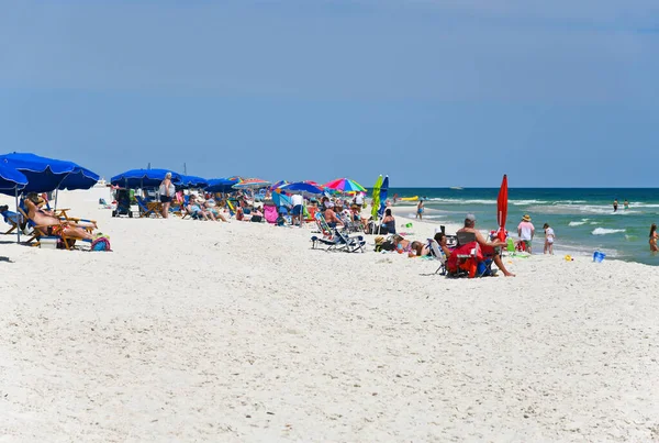 Gulf Shores Usa May 2023 Άνθρωποι Απολαμβάνουν Μια Όμορφη Ηλιόλουστη — Φωτογραφία Αρχείου