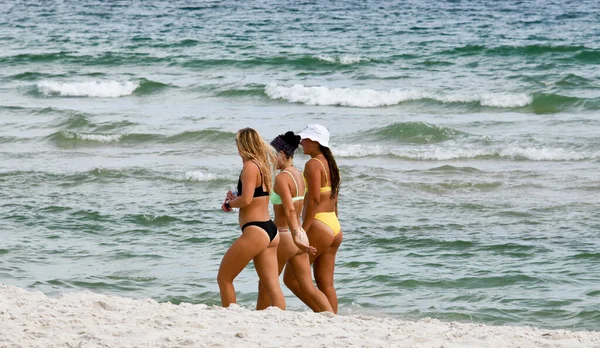 Gulf Shores Usa 2023年5月4日 メキシコ湾のメキシコ湾海岸で美しい晴れた日を楽しむ人々 — ストック写真