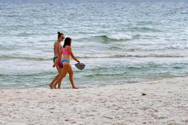 Gulf Shores Usa 2023年5月4日 人们在墨西哥湾海湾海岸享受美丽的阳光灿烂的一天 — 图库照片