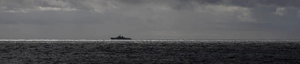 Военный Корабль Океанской Панораме — стоковое фото