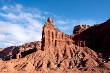 Utah 'ın güneyindeki Capitol Resif Ulusal Parkı' nda kızıl kaya oluşumu.