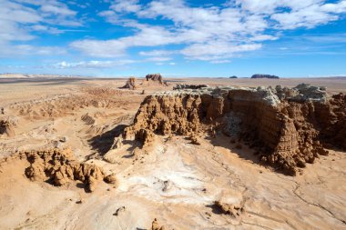 Utah 'taki Cin Vadisi Eyalet Parkı' nda bir İHA 'dan kaya oluşumu görülüyor..