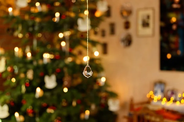 Кристи Иллюминированный Интерьер Рождественской Елкой Bokeh Ceup — стоковое фото