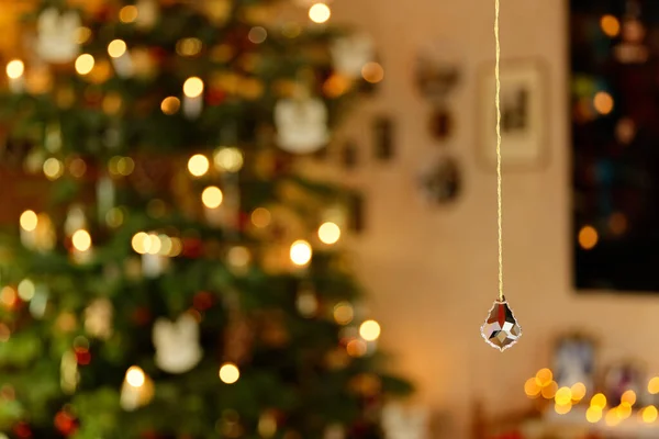 クリスマスの背景コンセプトの前でクリスタルをカット ベベルド — ストック写真