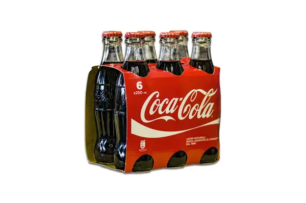 Pavía Italia Junio 2015 Coca Cola Paquete Botellas Plano Estudio Fotos de stock libres de derechos