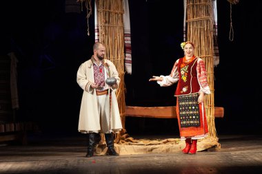 Sahnede rol yapmak. Performans 