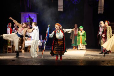 Sahnede rol yapmak. Performans 