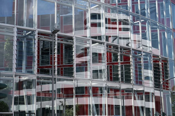 Moderne Architektur Stadtzentrum Reflexion Der Fassade Eines Modernen Bürogebäudes — Stockfoto