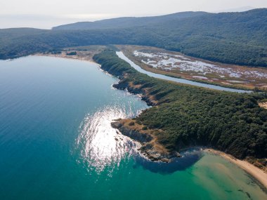 Bulgaristan 'ın Burgaz Bölgesi, Arkutino plajının şaşırtıcı hava manzarası