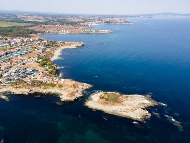 Bulgaristan 'ın Burgaz Bölgesi' nin Çarevo kasabası yakınlarındaki Arapya plajının hava manzarası