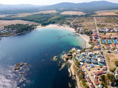 Bulgaristan 'ın Burgaz Bölgesi' nin Çarevo kasabası yakınlarındaki Arapya plajının hava manzarası