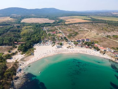 Bulgaristan 'ın Burgaz Bölgesi' nin Çarevo kasabası yakınlarındaki Arapya plajının hava manzarası